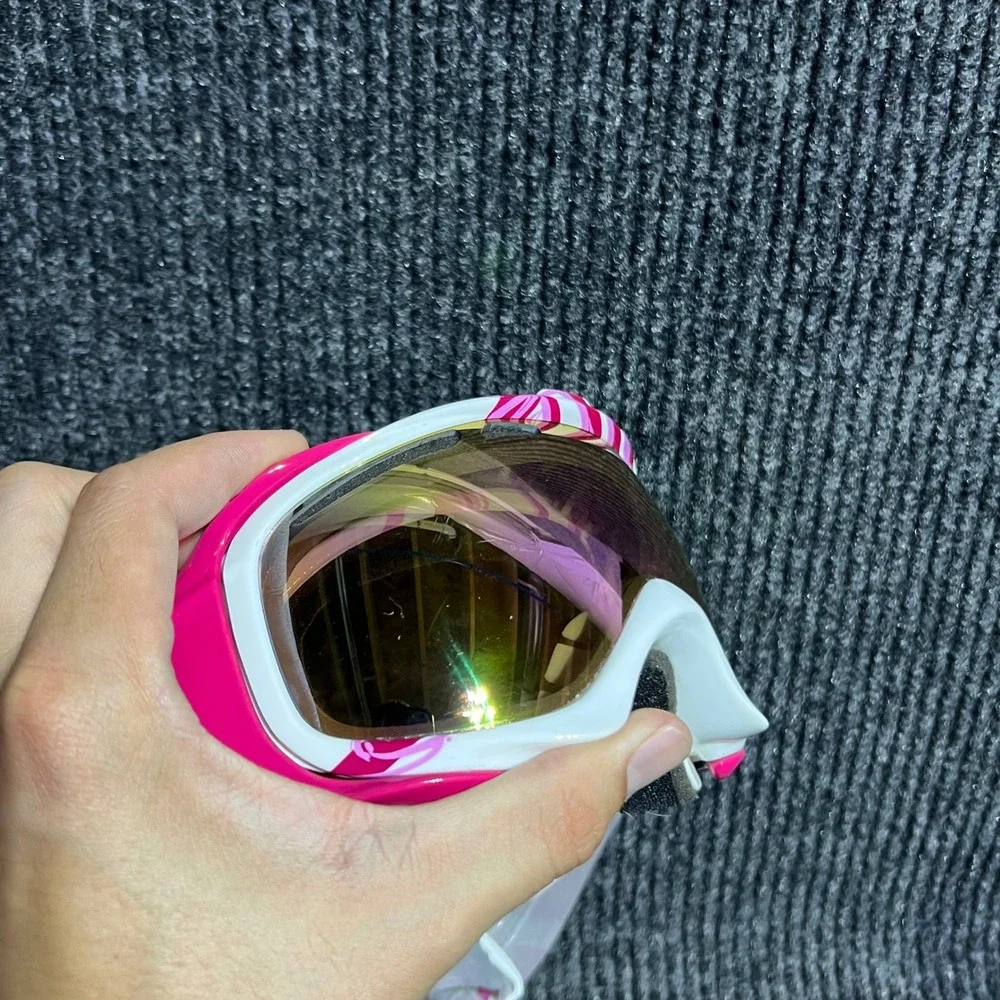 Oakley Elevate Snow Goggles OS Pink White Ski Snowboard Breast Cancer Awareness